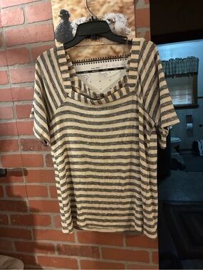 Daytrip Striped Short-Sleeve Knit Top in Cream and Gray